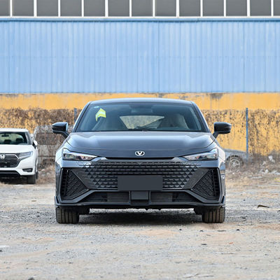 Changan UNI-V IDD Plug In Hybrid Sedans 5 lugares quilometragem 1100KM
