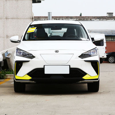 Dong Feng E70 Chinese Electric Taxi For Online Ride A vida útil da bateria é de 400KM