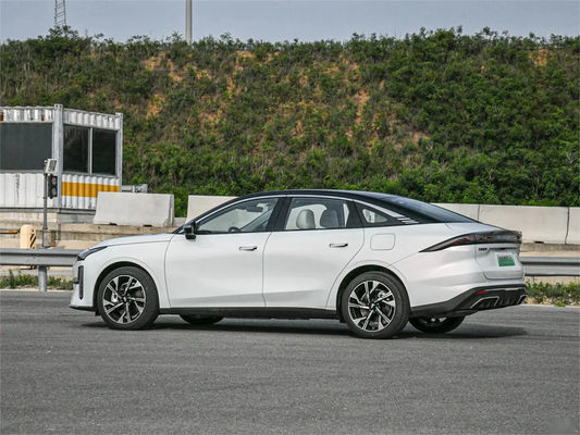 Geely Galaxy L6 Chinese Electric Sedan Plug In Hybrid Sedans 1370KM L2 Direção assistida