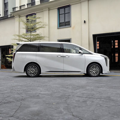 GAC M8 Carro chinês movido a combustível de 5 portas e 7 lugares MPV Motor 2.0T