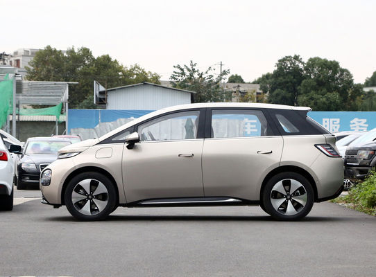 BaoJun Clouds Ev Um Hatchback Pequeno Limousine Elétrico Com Um Alcance De 360KM-460KM