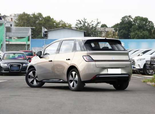 BaoJun Clouds Ev Um Hatchback Pequeno Limousine Elétrico Com Um Alcance De 360KM-460KM