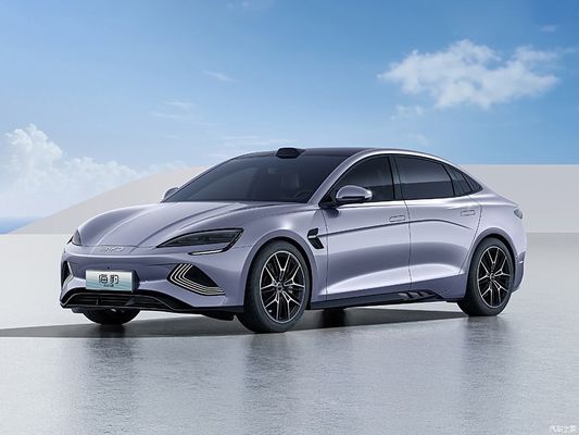 BYD 2025 Seal, um sedã elétrico puro com uma autonomia de até 650 km, um novo sistema de condução inteligente e a melhor relação custo/benefício de um sedã elétrico de médio porte.