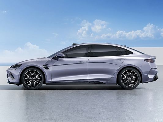 BYD 2025 Seal, um sedã elétrico puro com uma autonomia de até 650 km, um novo sistema de condução inteligente e a melhor relação custo/benefício de um sedã elétrico de médio porte.