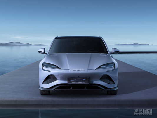 BYD 2025 Seal, um sedã elétrico puro com uma autonomia de até 650 km, um novo sistema de condução inteligente e a melhor relação custo/benefício de um sedã elétrico de médio porte.