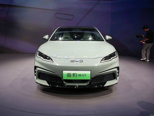 25 BYD Seal06GT, com uma autonomia de 505KM-605KM, com tração nas quatro rodas e tração nas duas rodas com dois sistemas.