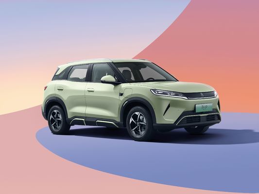 2025 BYD Yuan UP. tem novos recursos de condução inteligente. gama elétrica pura de 301KM-401KM. melhor valor para o dinheiro