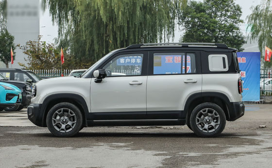 O Baojun Yueye Plus é um veículo elétrico chinês com um design quadrado característico, oferecendo uma autonomia CLTC de 401 km. Ele vem em versões de 5 e 4 lugares,Oferecendo um valor excepcional para o dinheiro